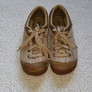 Walking shoes